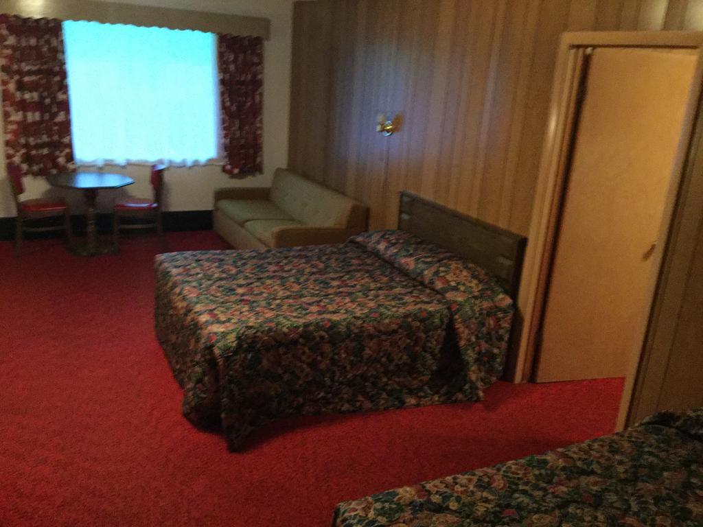 Cedars Motel Ironwood Εξωτερικό φωτογραφία