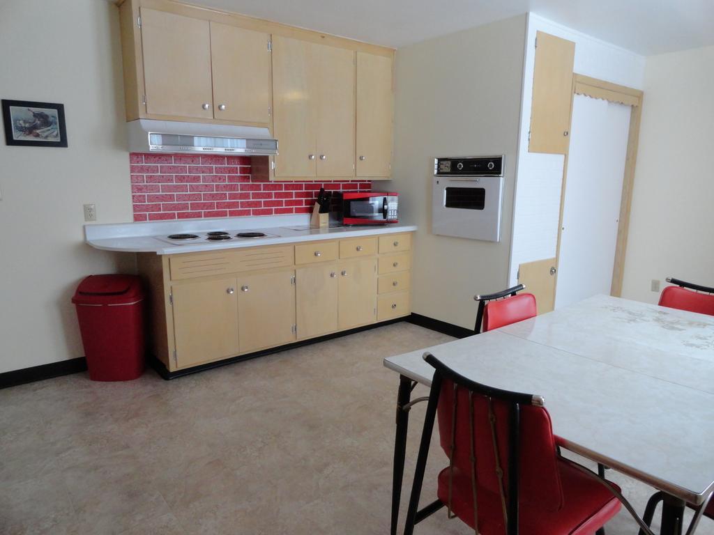 Cedars Motel Ironwood Εξωτερικό φωτογραφία