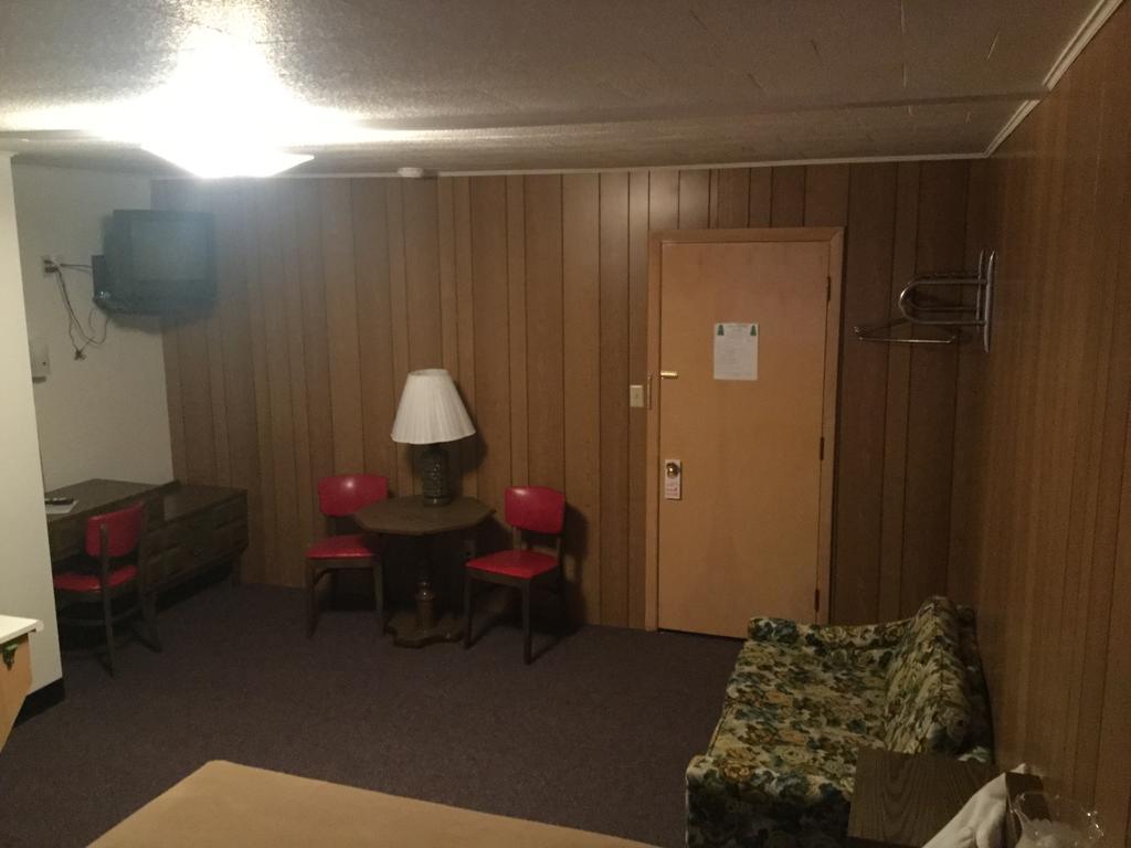 Cedars Motel Ironwood Εξωτερικό φωτογραφία