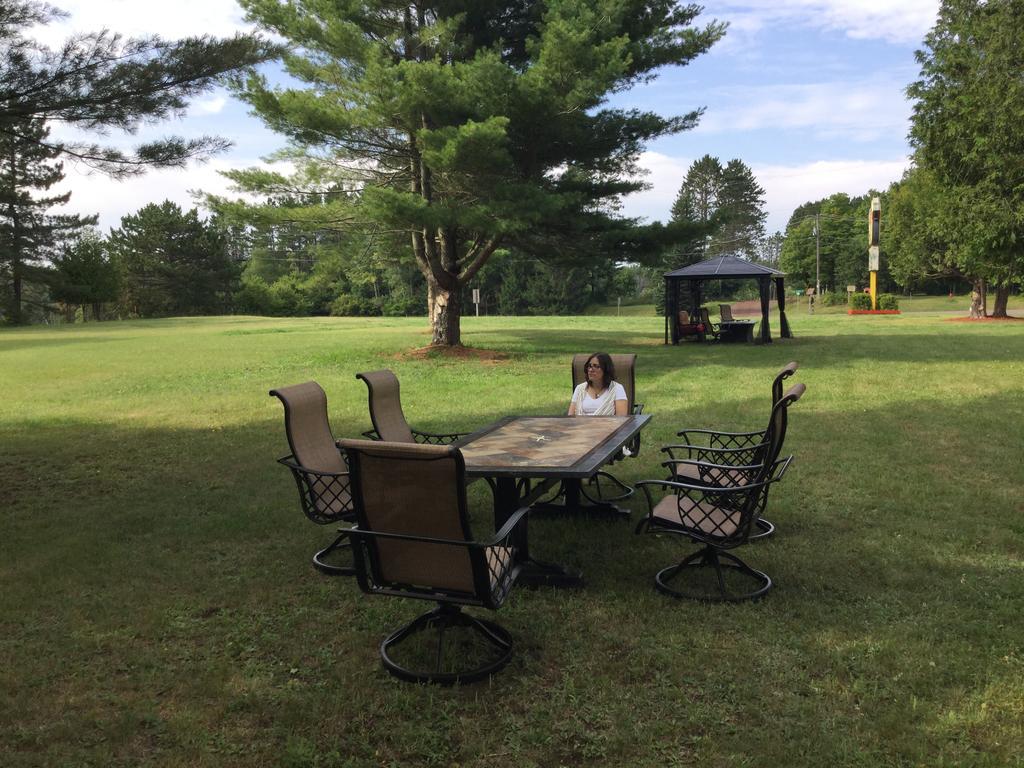 Cedars Motel Ironwood Εξωτερικό φωτογραφία
