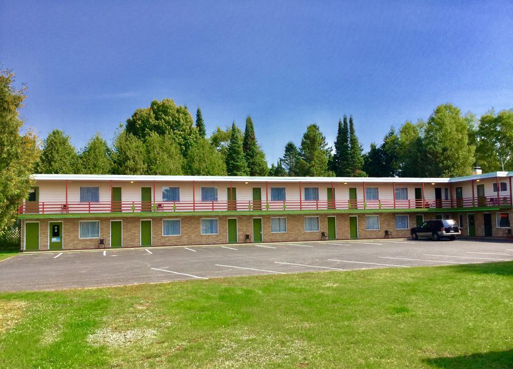 Cedars Motel Ironwood Εξωτερικό φωτογραφία