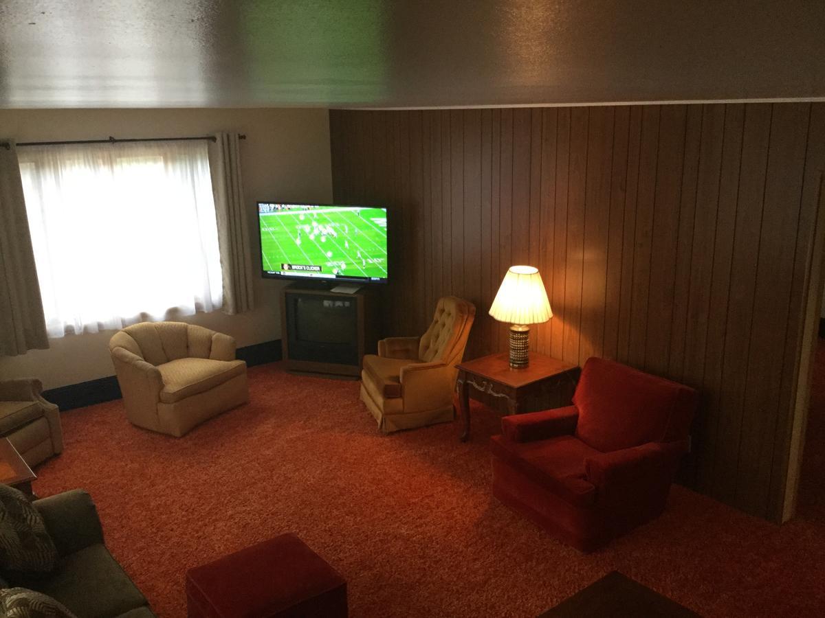 Cedars Motel Ironwood Εξωτερικό φωτογραφία
