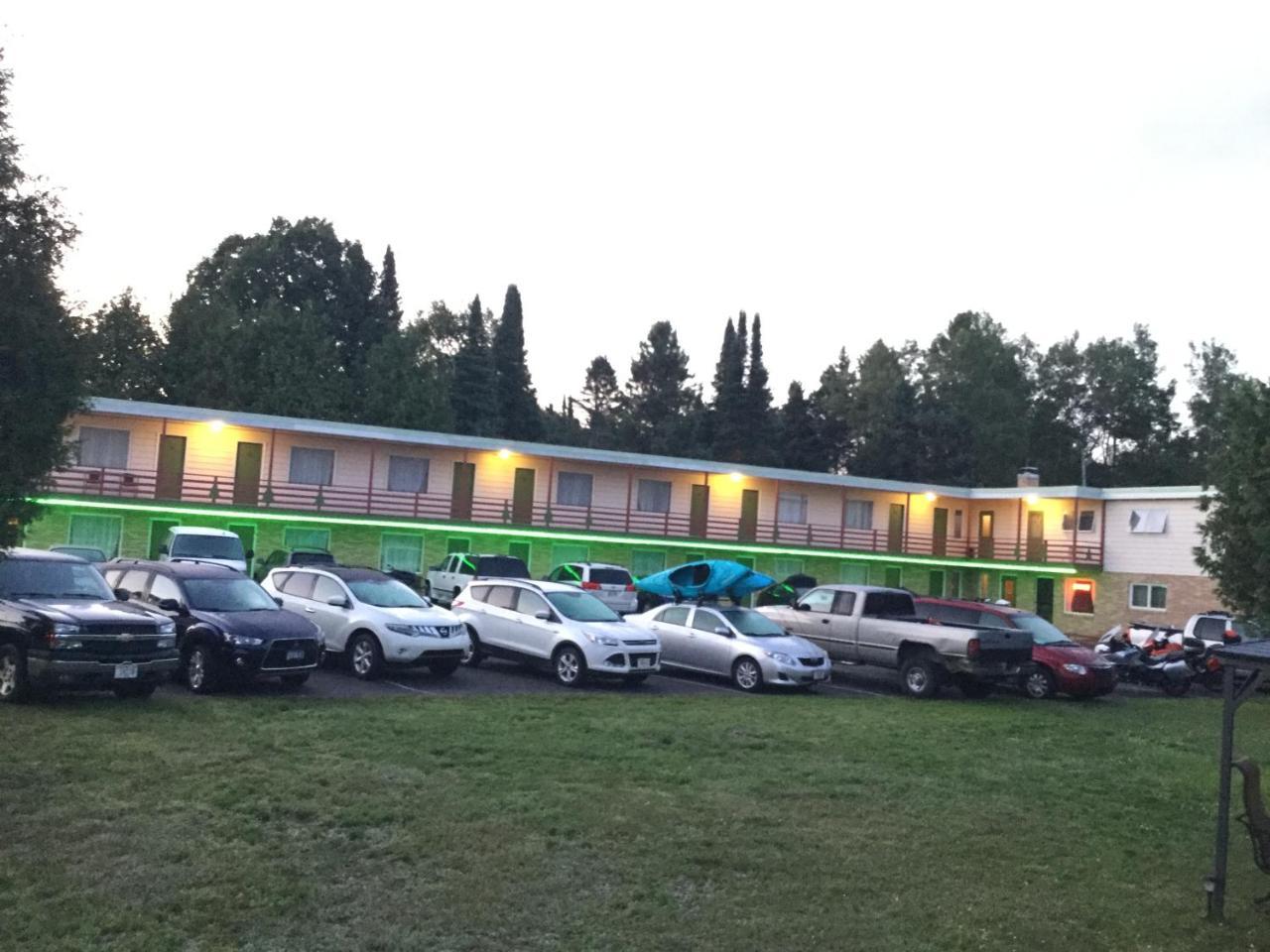 Cedars Motel Ironwood Εξωτερικό φωτογραφία