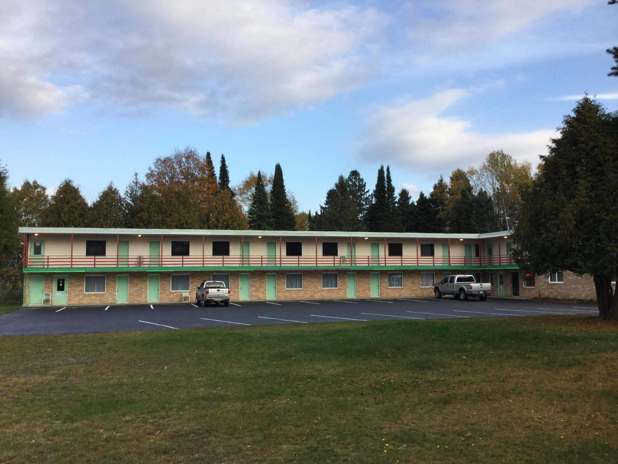 Cedars Motel Ironwood Εξωτερικό φωτογραφία