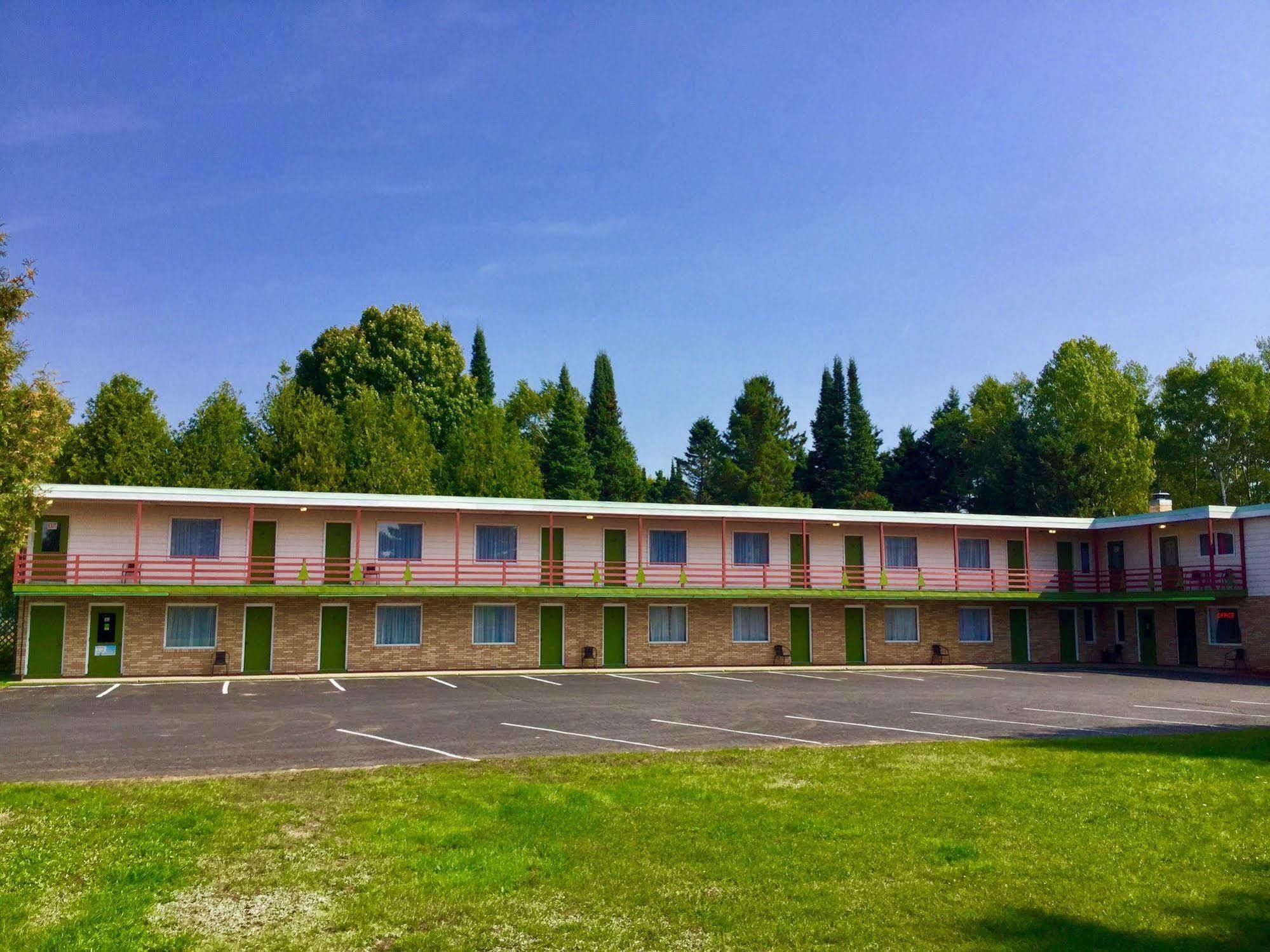 Cedars Motel Ironwood Εξωτερικό φωτογραφία