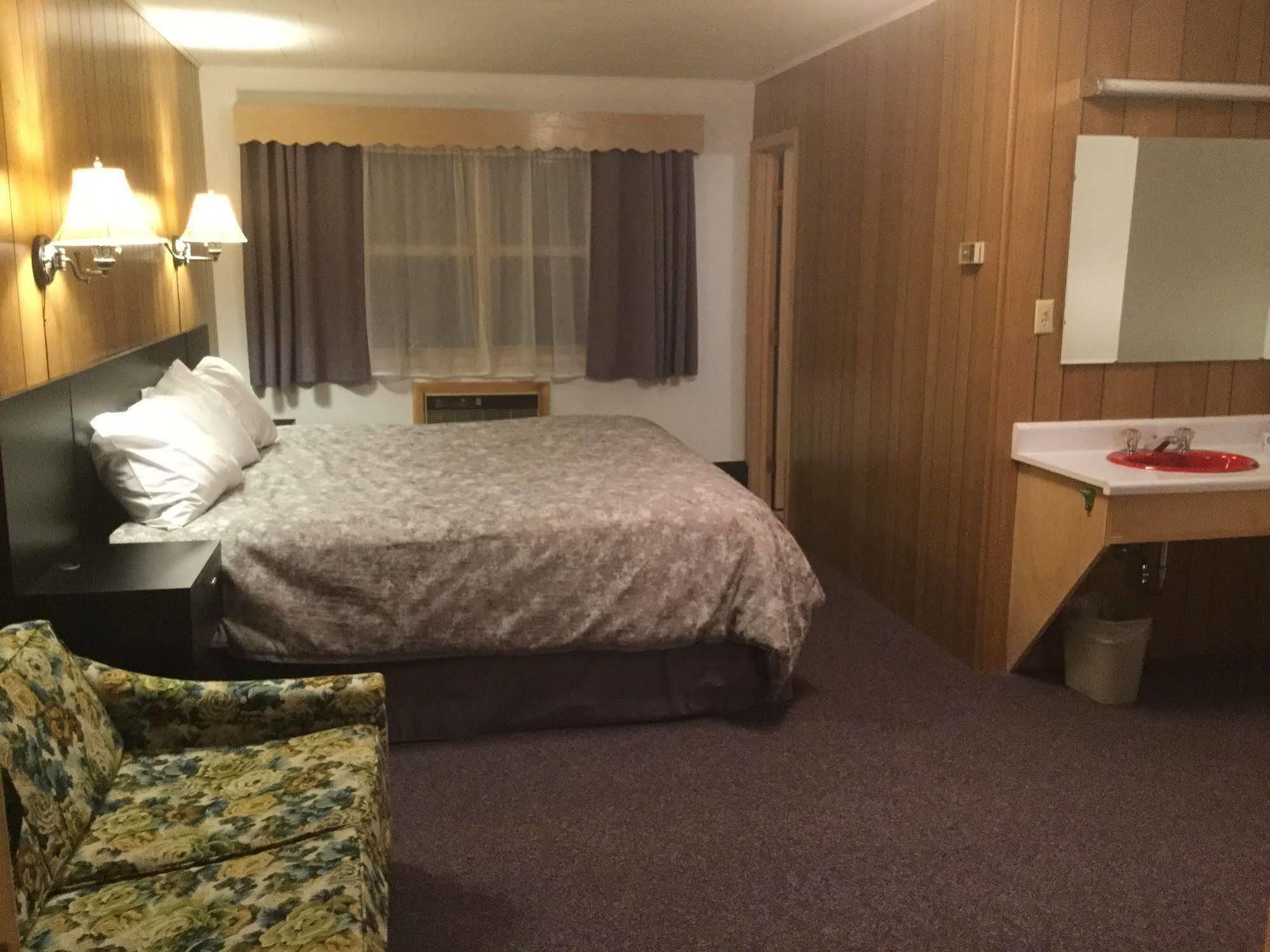 Cedars Motel Ironwood Εξωτερικό φωτογραφία