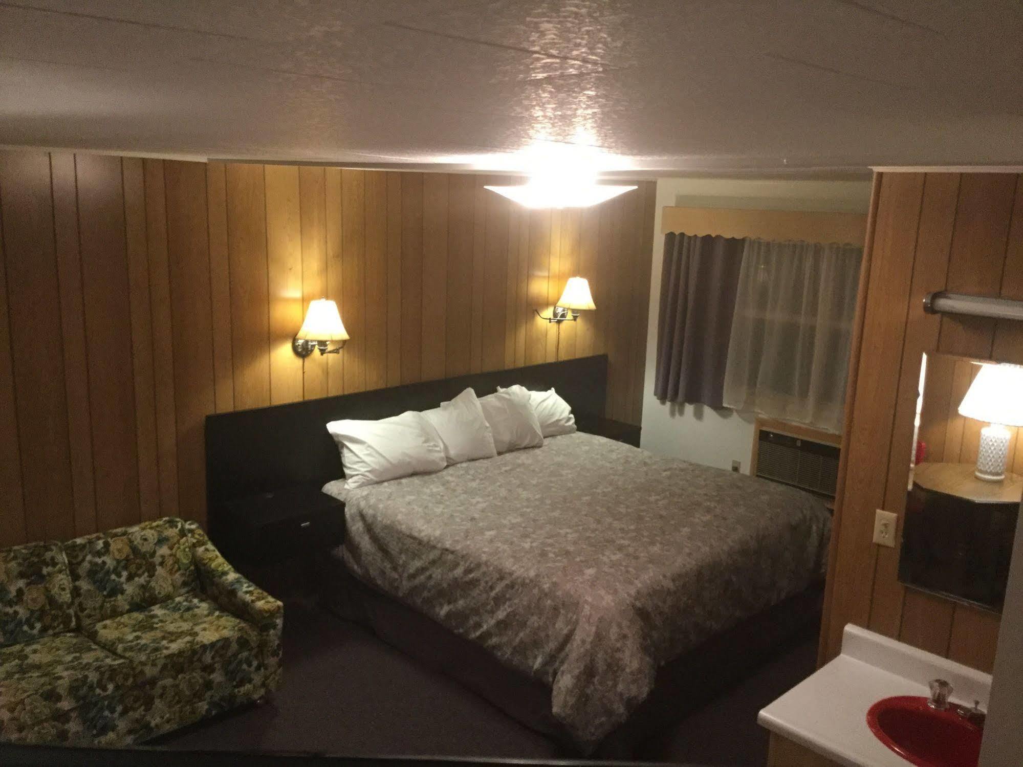 Cedars Motel Ironwood Εξωτερικό φωτογραφία