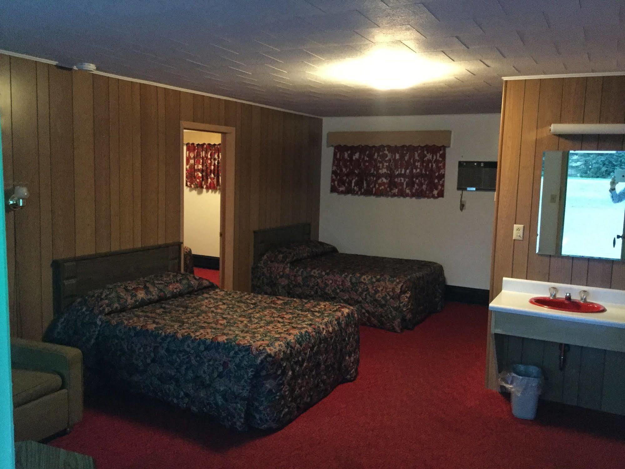 Cedars Motel Ironwood Εξωτερικό φωτογραφία