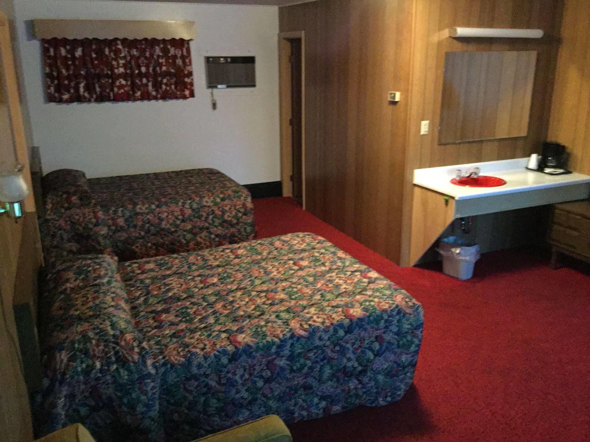 Cedars Motel Ironwood Εξωτερικό φωτογραφία