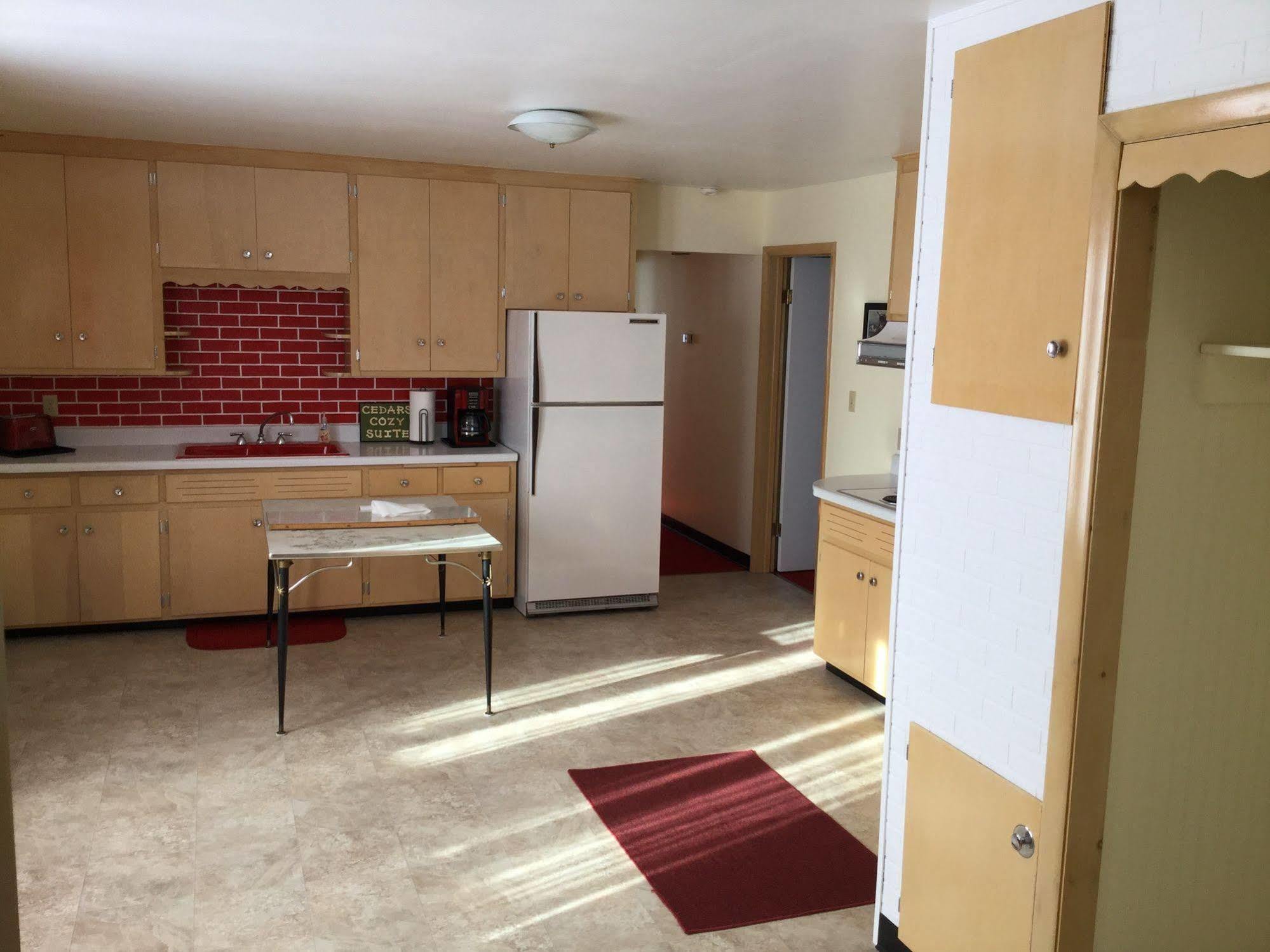 Cedars Motel Ironwood Εξωτερικό φωτογραφία