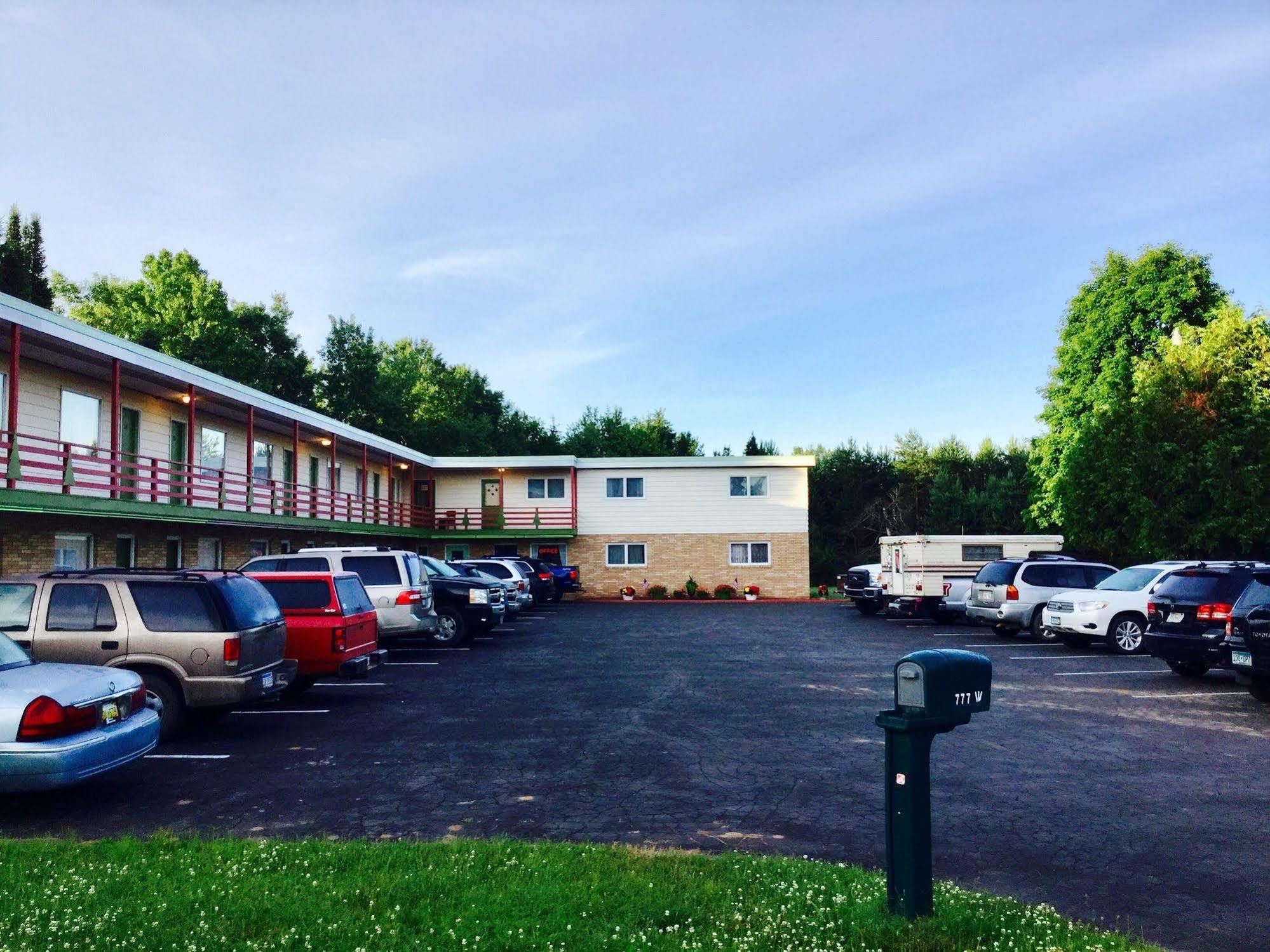 Cedars Motel Ironwood Εξωτερικό φωτογραφία